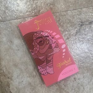 Julia’s Place Volume 4 blush palette